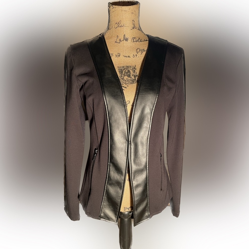 Joseph Ribkoff faux leather heavy knit jacket. Like new excellent condition Sz 8